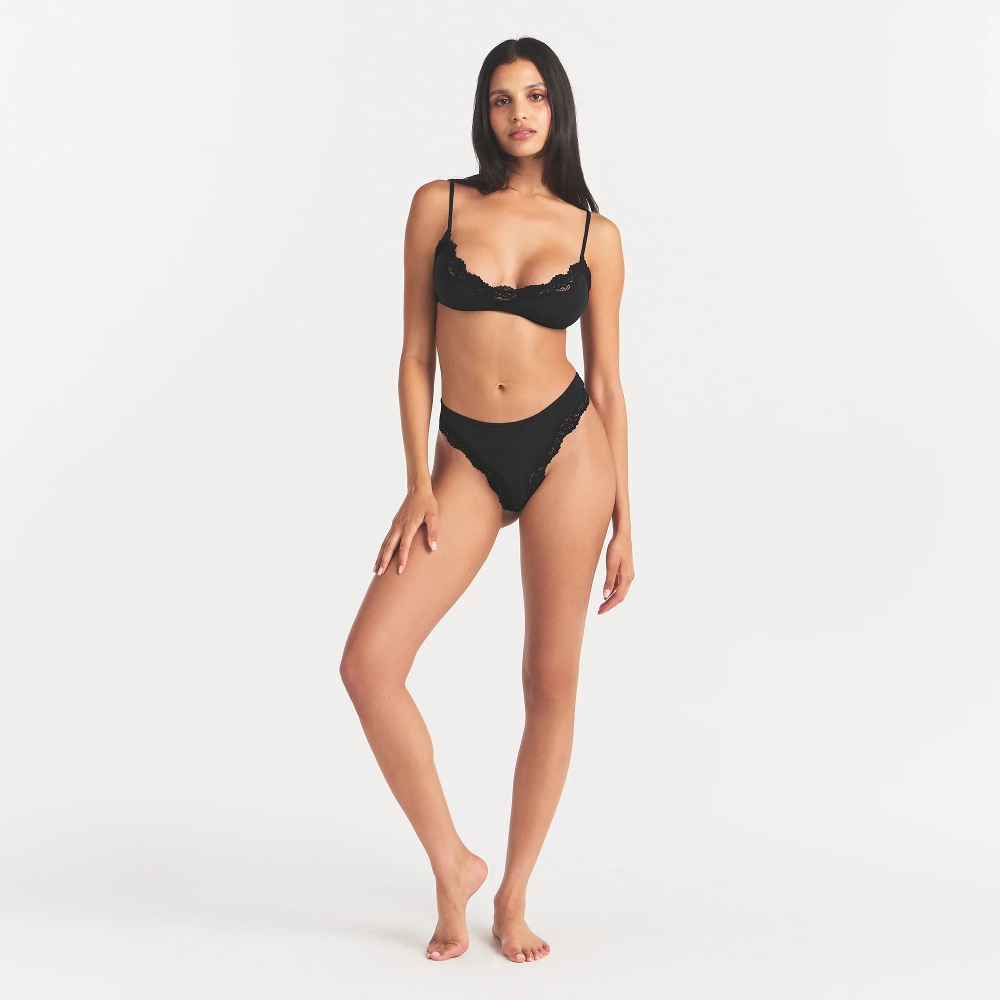 FITS EVERYBODY LACE SCOOP BRALETTE | ONYX