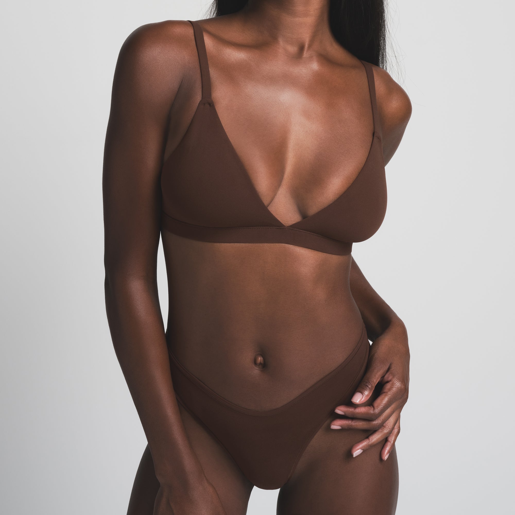 FITS EVERYBODY TRIANGLE BRALETTE | COCOA