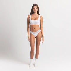LIGHTWEIGHT COTTON WIDE LACE THONG | SNOW